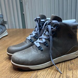 Chaco Brown Leather Men's Frontier Waterproof Boots size 9